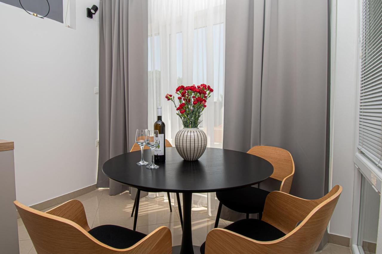 Beachfront Apartments Gabine Каштела Экстерьер фото