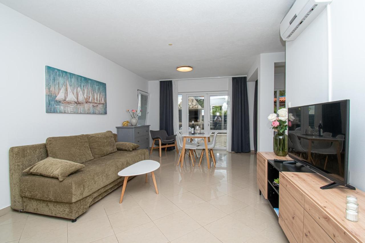 Beachfront Apartments Gabine Каштела Экстерьер фото