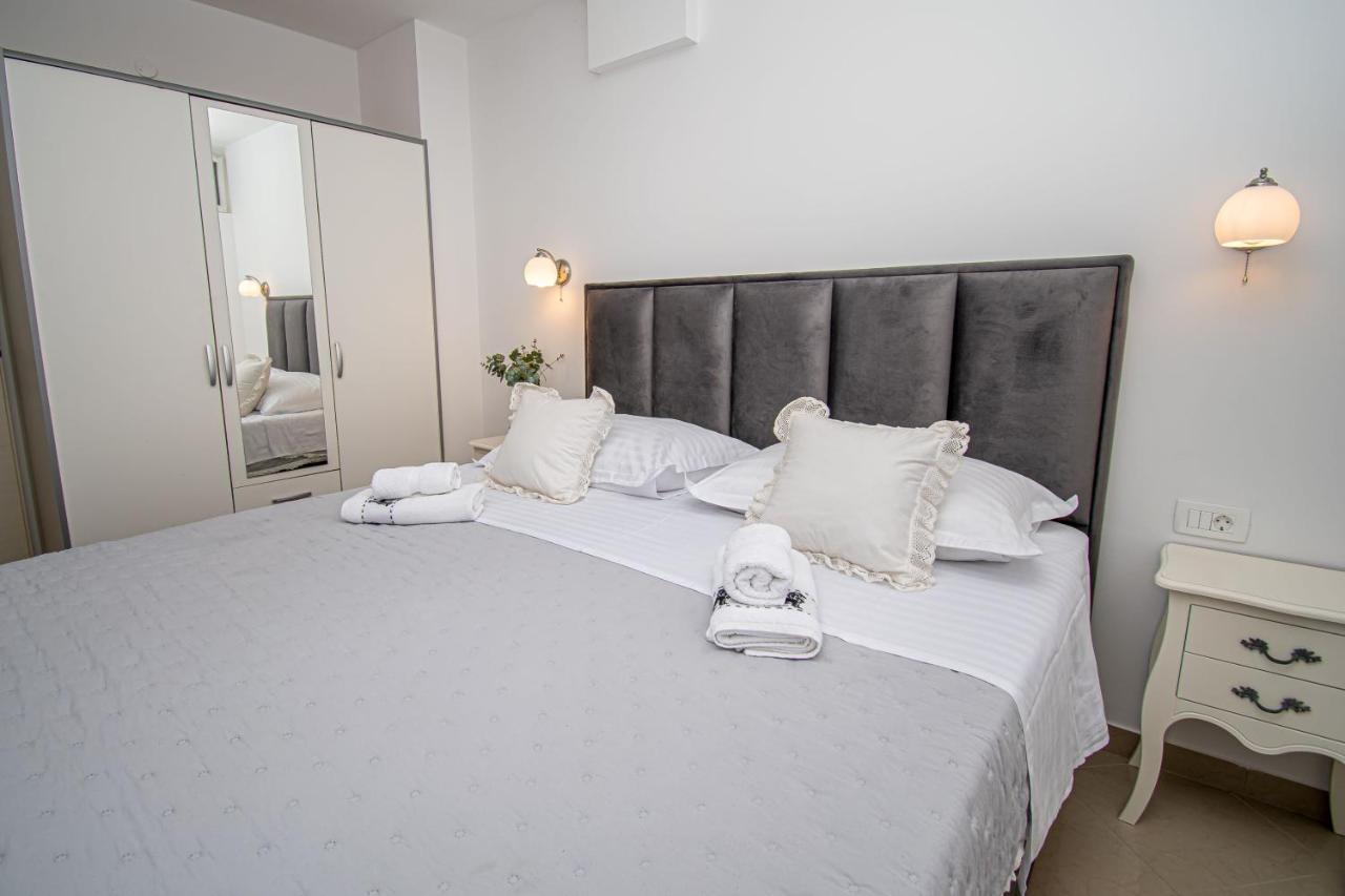 Beachfront Apartments Gabine Каштела Экстерьер фото
