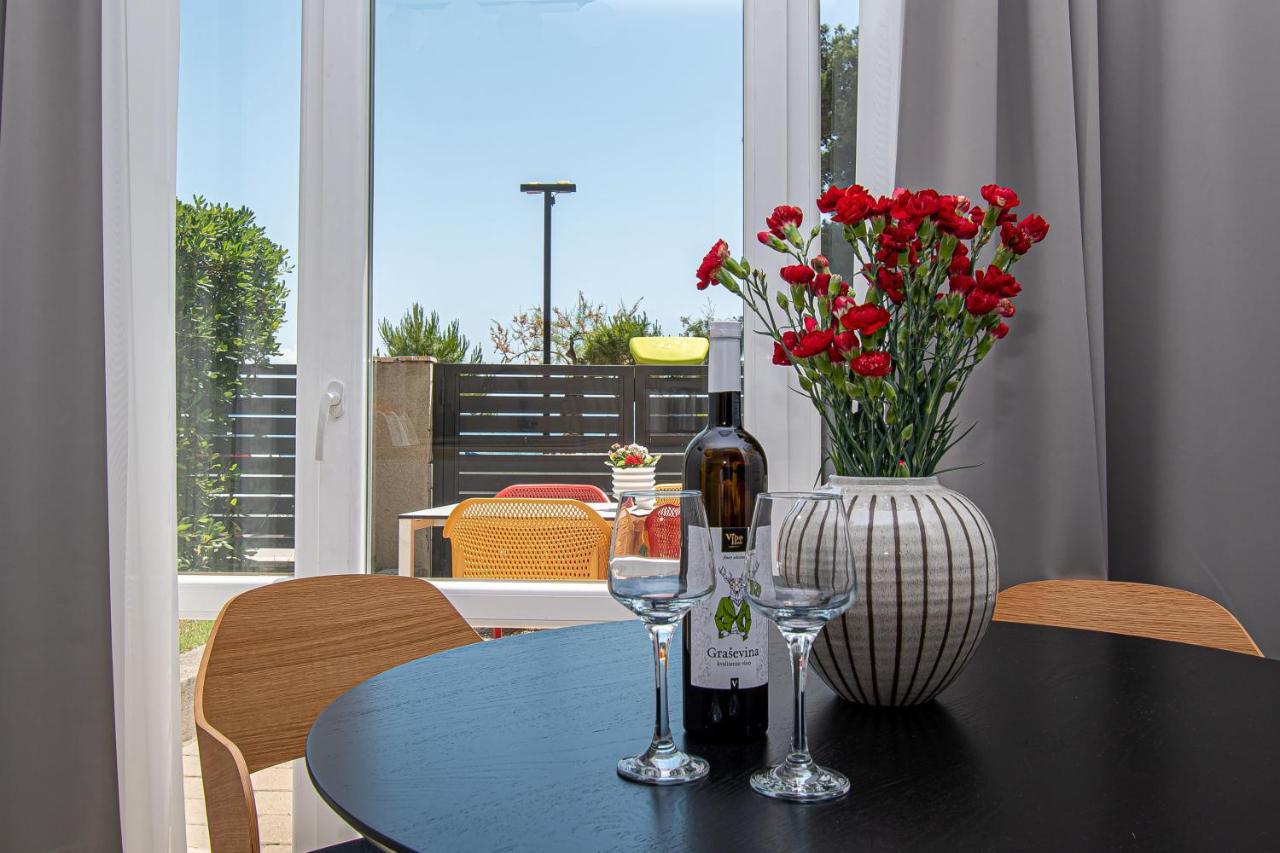 Beachfront Apartments Gabine Каштела Экстерьер фото