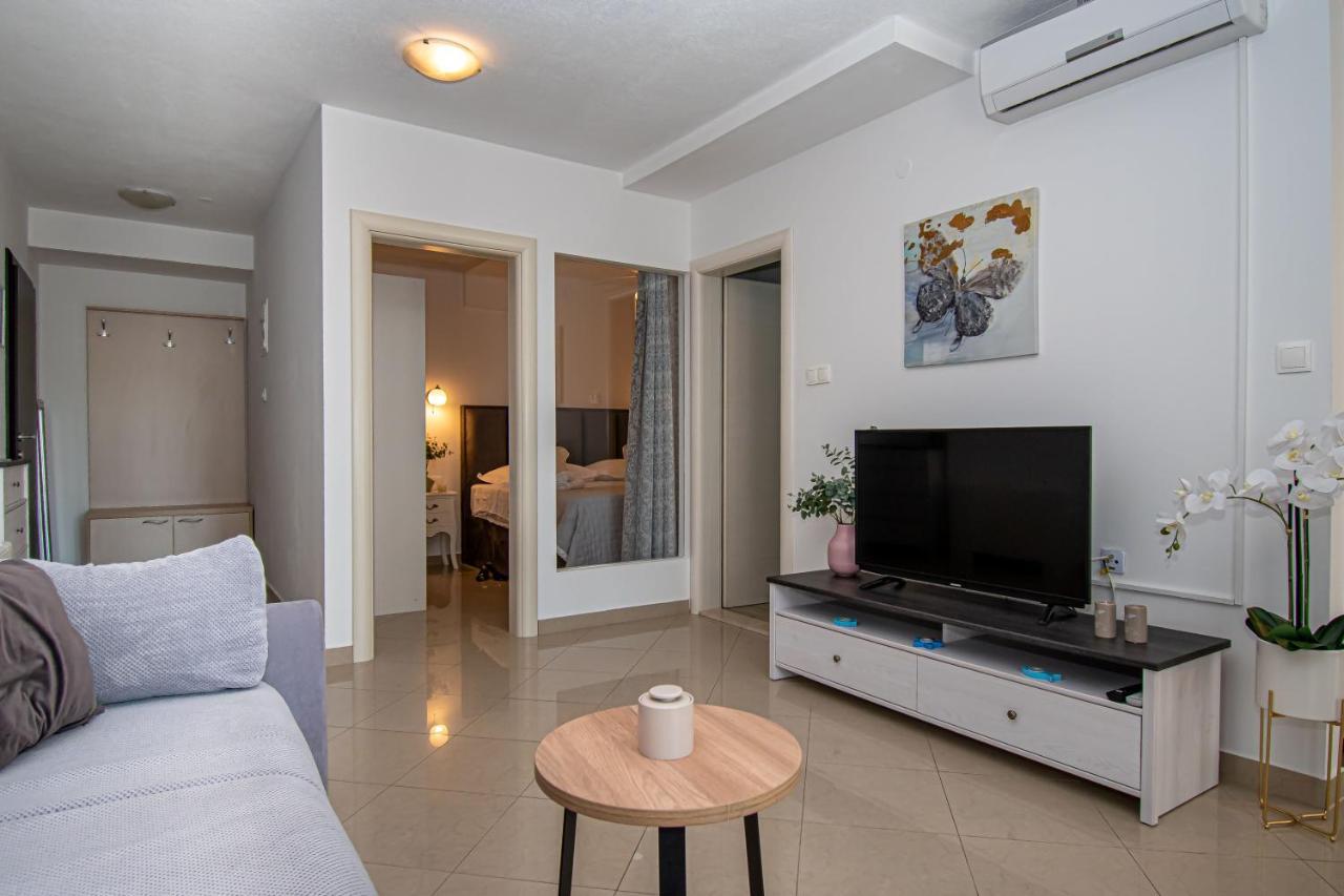 Beachfront Apartments Gabine Каштела Экстерьер фото