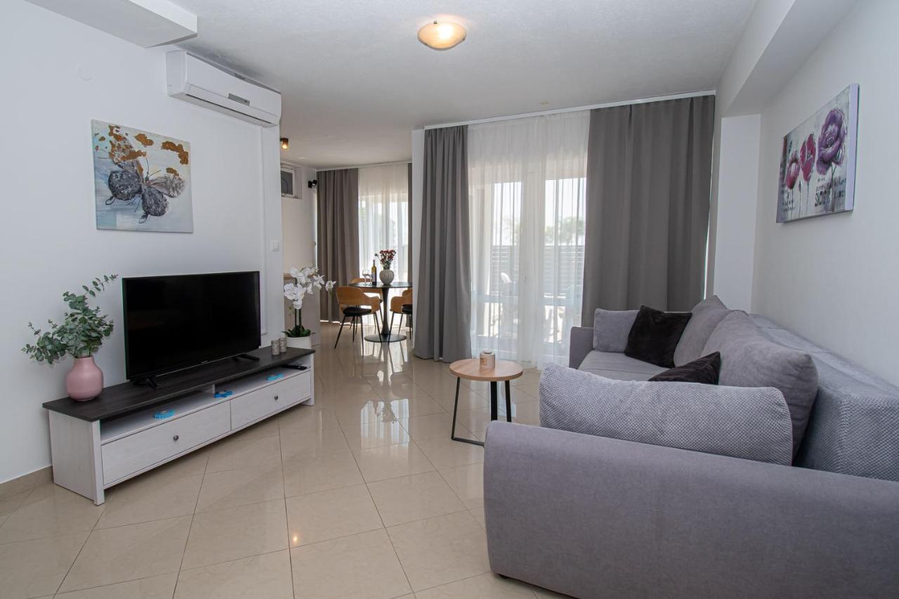 Beachfront Apartments Gabine Каштела Экстерьер фото