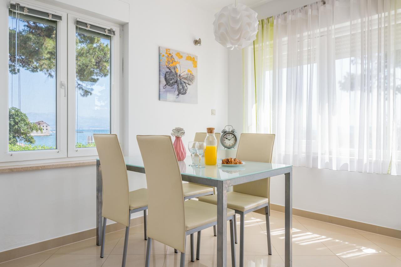 Beachfront Apartments Gabine Каштела Экстерьер фото