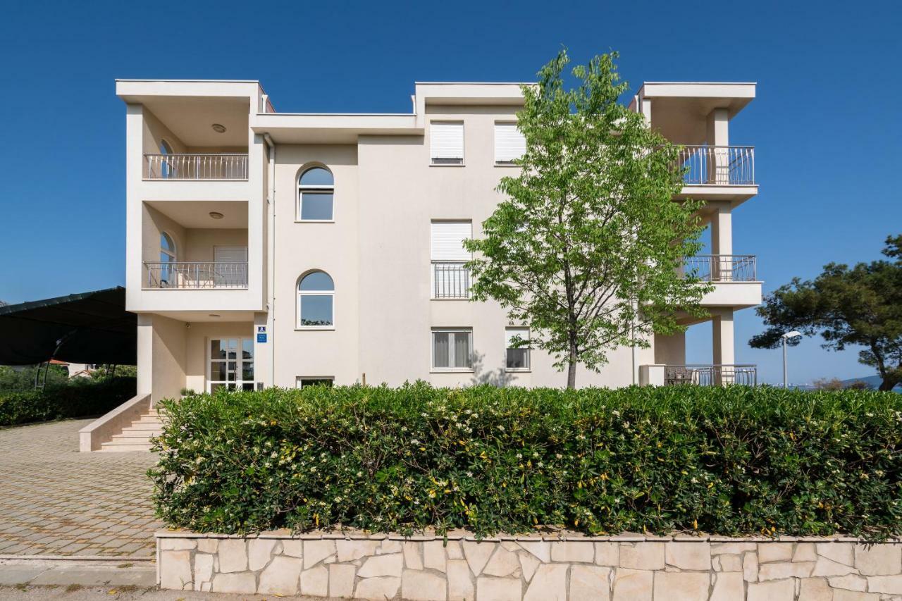 Beachfront Apartments Gabine Каштела Экстерьер фото