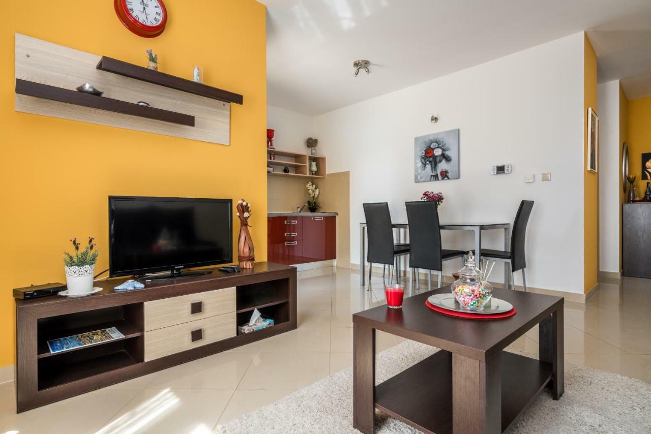 Beachfront Apartments Gabine Каштела Экстерьер фото