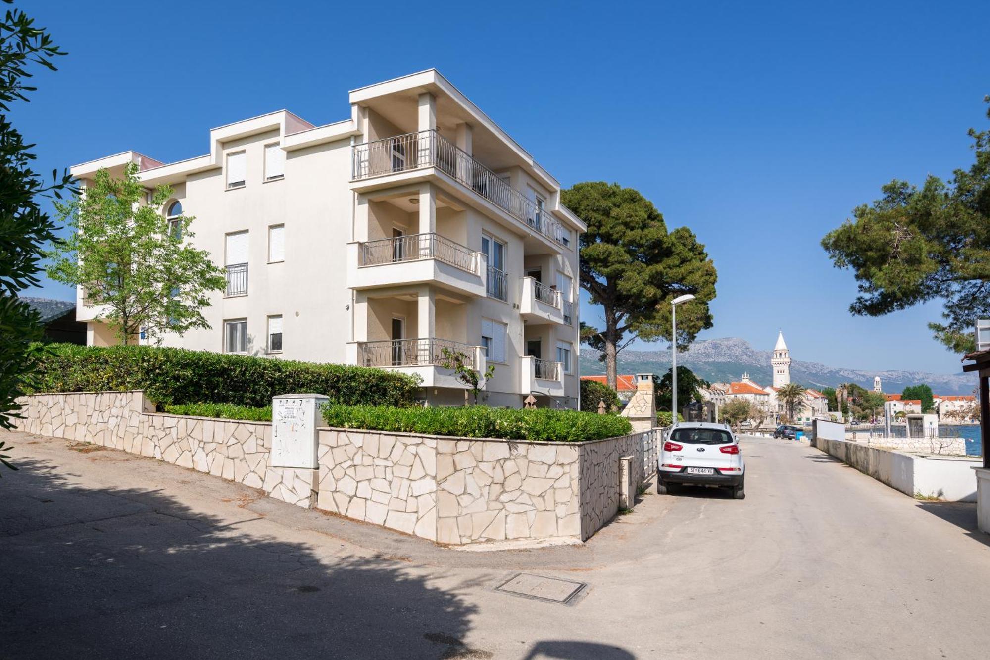 Beachfront Apartments Gabine Каштела Экстерьер фото