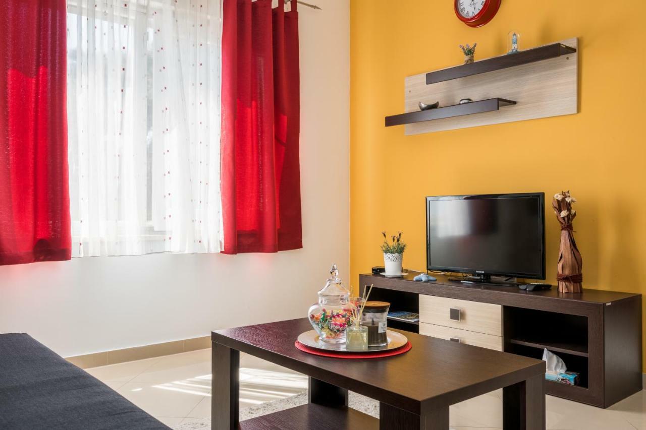 Beachfront Apartments Gabine Каштела Экстерьер фото