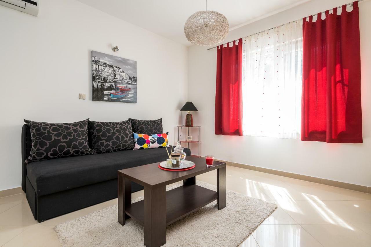 Beachfront Apartments Gabine Каштела Экстерьер фото